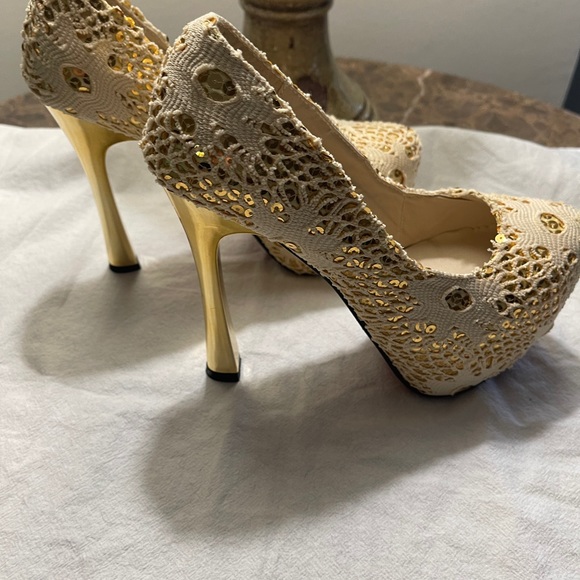 Women’s Size 6.5 YaYa Platform Creme and Gold Pumps 5” heel NEW! - Picture 6 of 7